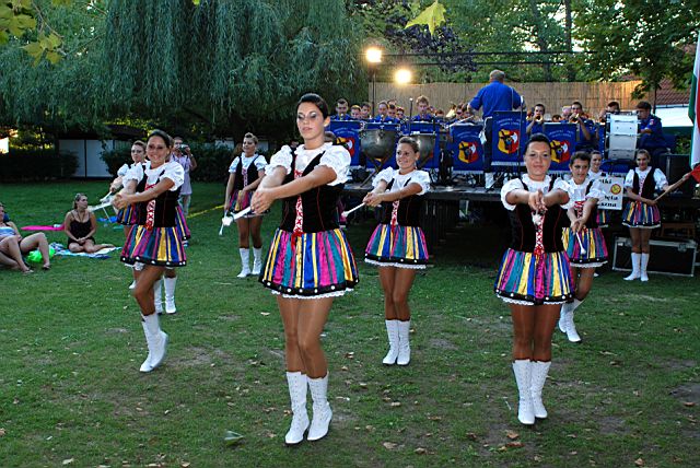 Orkiestra deta miasta leszna i mazsoretki lengyel fúvószenekar és mazsorett csoport - 2010. augusztus 19.