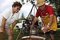 Barátságos, ínycsiklandozó versengésre hívtuk Önöket, baráti társaságukat 2011. augusztus 6.-án (szombaton) az ábrahámhegyi bornapok főzőversenyén!