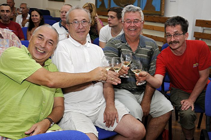 Nyilvános borverseny Ábrahámhegyen 2014. augusztus 2-án.