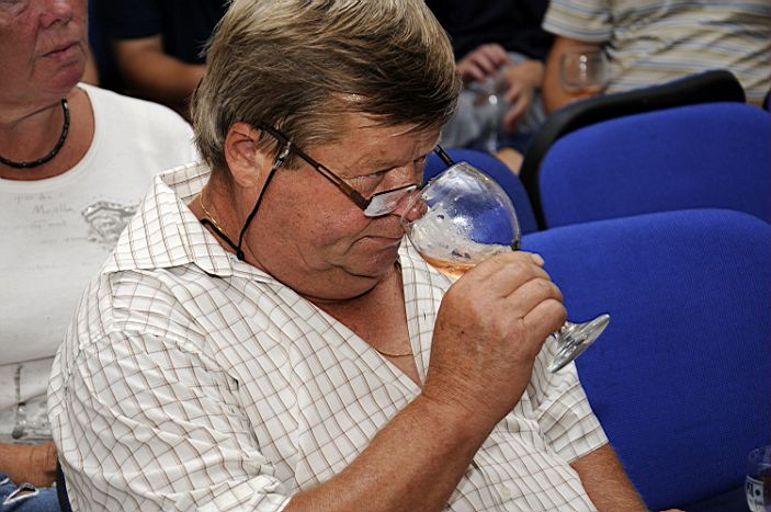 Nyilvános borverseny Ábrahámhegyen 2014. augusztus 2-án.
