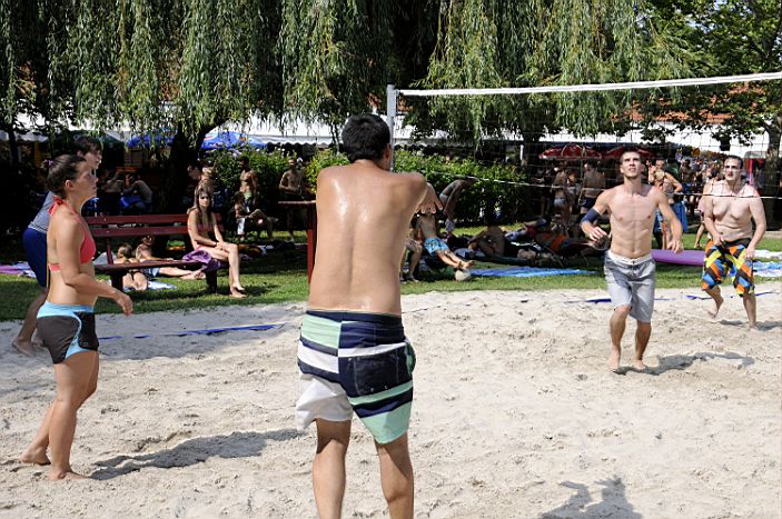 Felnőtt strandröplabda, homokfoci, ping-pong, lábtenisz bajnokság Ábrahámhegyen 2014. július 26-án a strandon