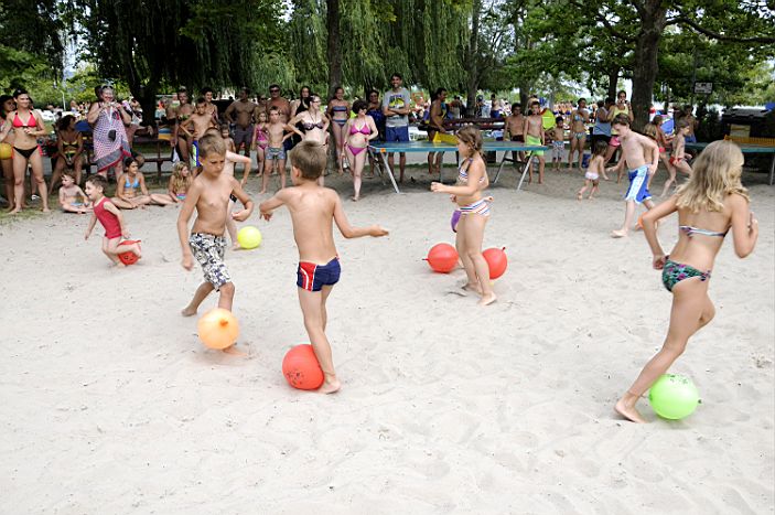 Sportnap a gyerekeknek Ábrahámhegyen 2015. július 18-án a strandon