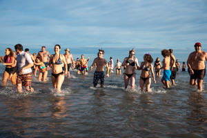Óév-búcsúztató szilveszteri pancsolásra 2022. december 31-én az Ábrahámhegyi strandon